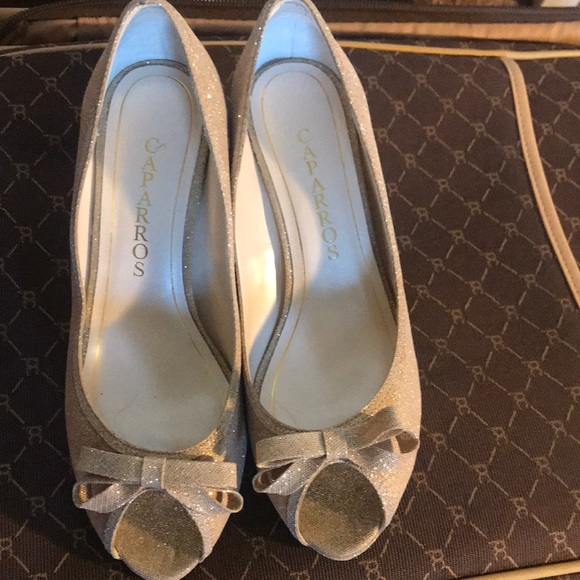 GOLD SHIMMER OPEN-TOE HEELS - Picture 6 of 6